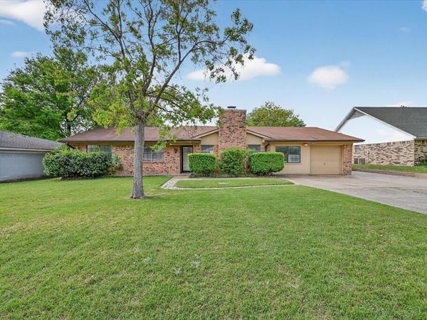 212 Childers Avenue, Benbrook, TX 76126
