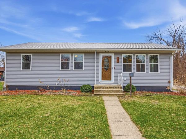 713 E Union Street, Manchester, IA 52057