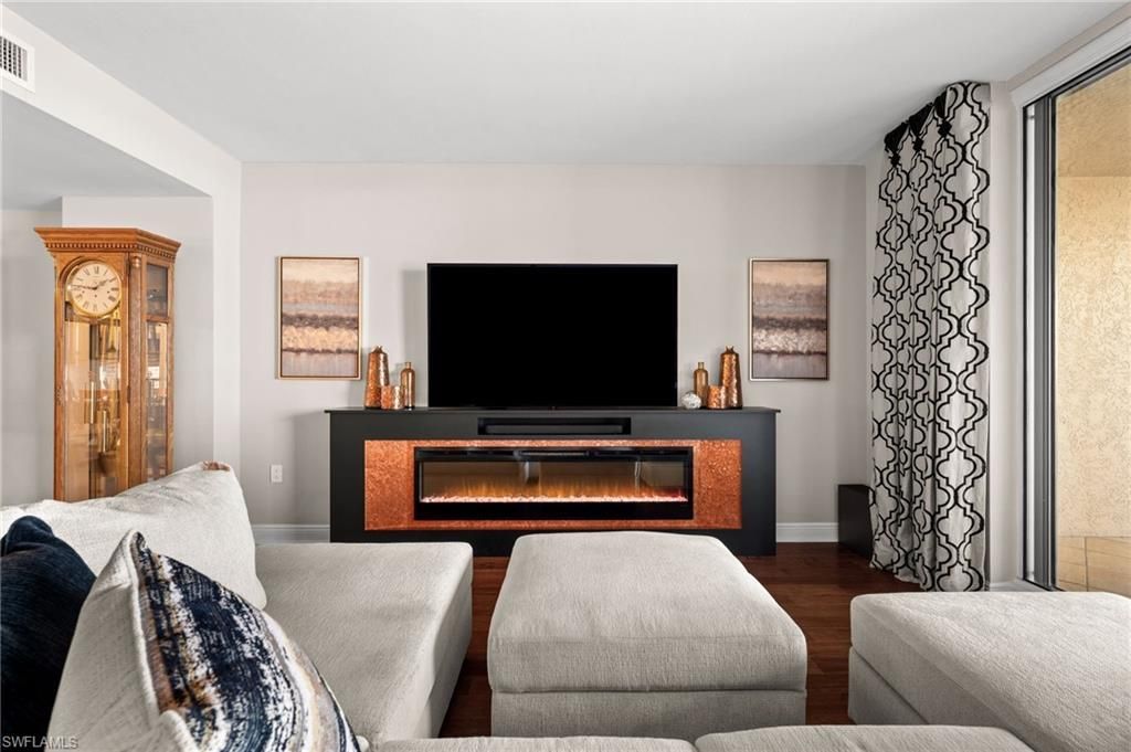 2090 W First St , Unit G807, Fort Myers, FL 33901 Photo