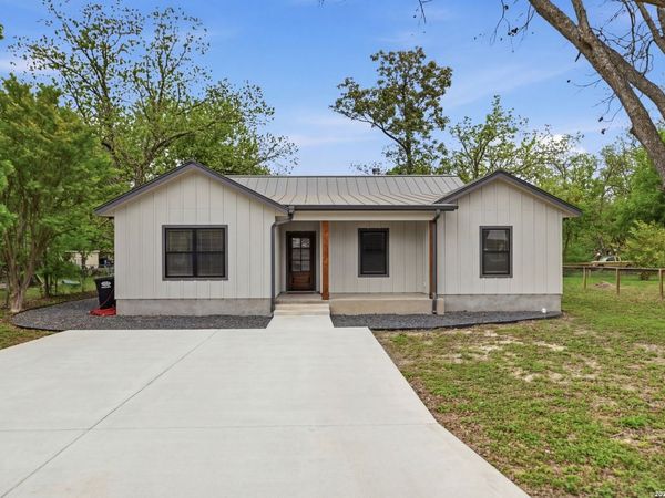 812 Lafayette, Castroville, TX 78009