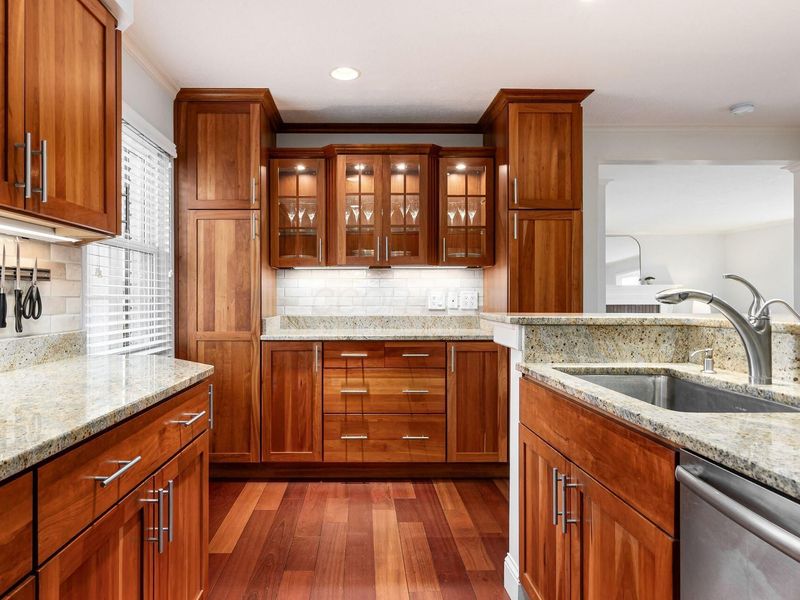 909 Clubview Boulevard N, Columbus, OH 43235 Photo 22