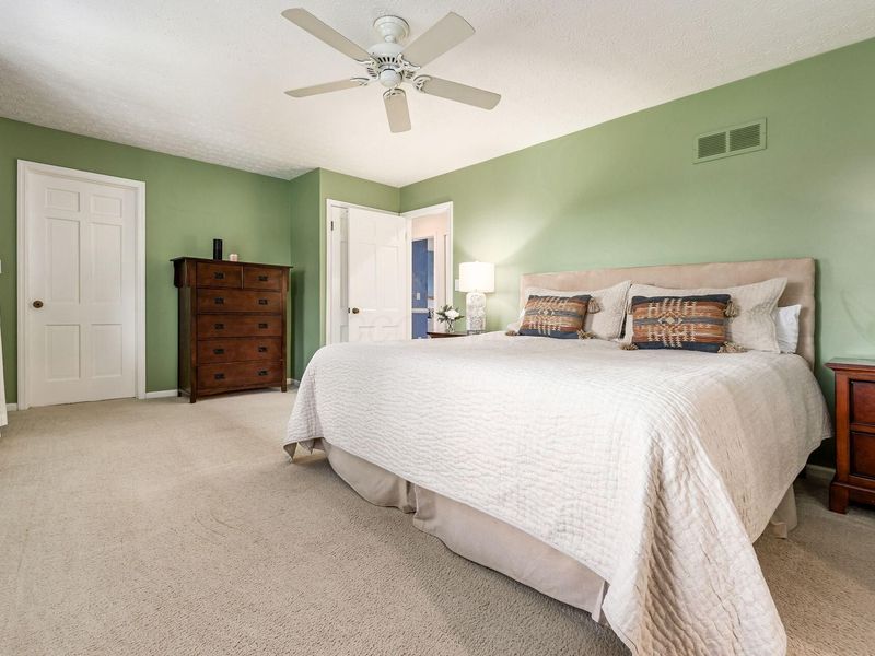 909 Clubview Boulevard N, Columbus, OH 43235 Photo 32