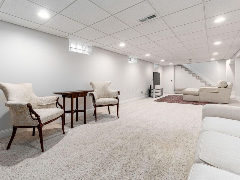 909 Clubview Boulevard N, Columbus, OH 43235 Photo 46