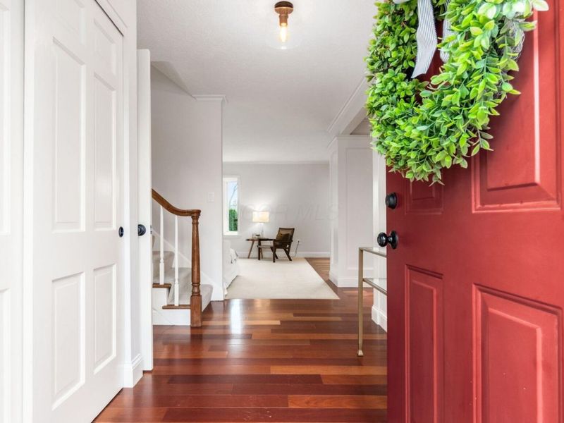 909 Clubview Boulevard N, Columbus, OH 43235 Photo 5