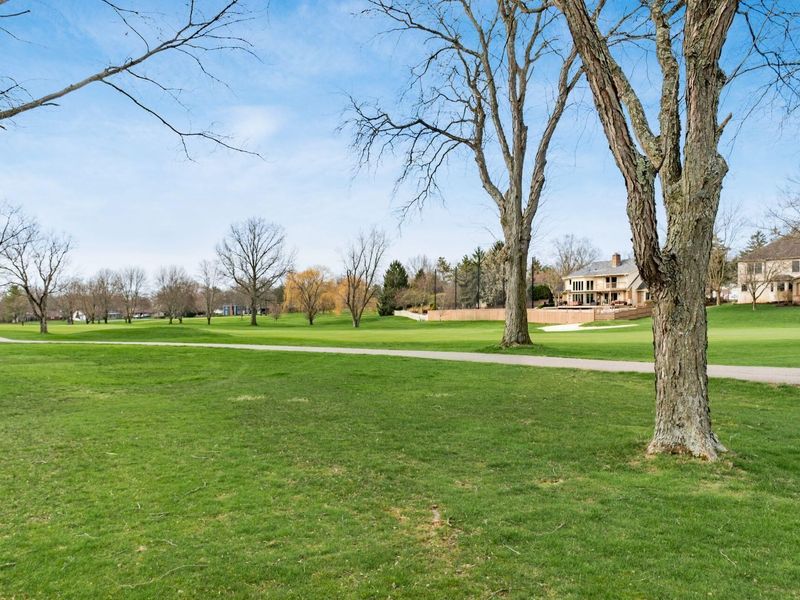 909 Clubview Boulevard N, Columbus, OH 43235 Photo 68