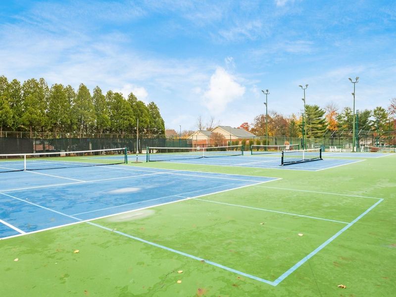 909 Clubview Boulevard N, Columbus, OH 43235 Photo 73