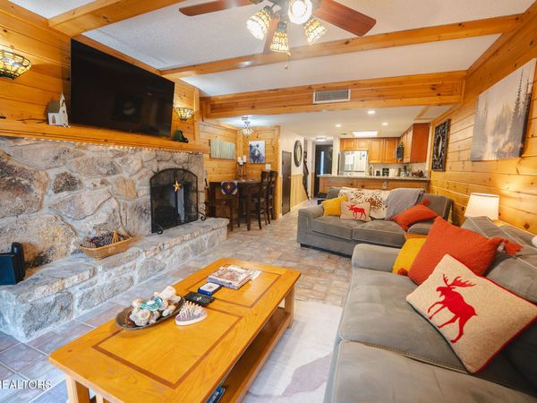 260 Roaring Fork Rd, Gatlinburg, TN 37738