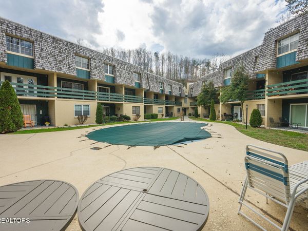 260 Roaring Fork Rd, Gatlinburg, TN 37738