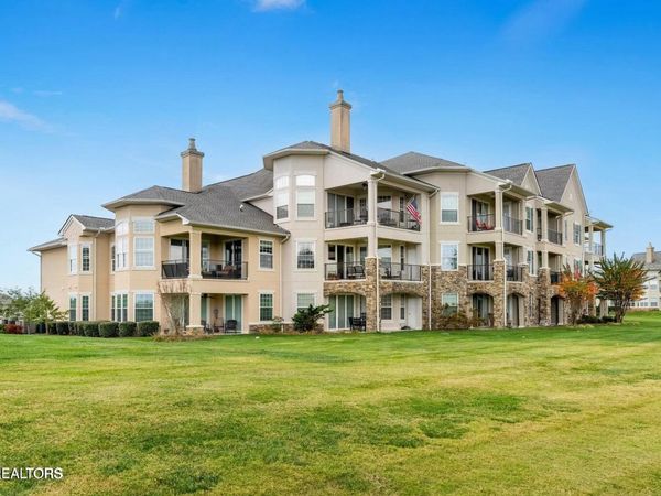 545 Rarity Bay Pkwy, Vonore, TN 37885