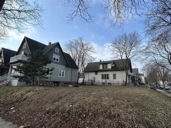 530 E WRIGHT STREET, Milwaukee, WI 53212