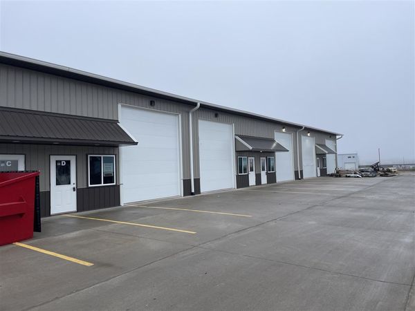 128 Greenfield Dr, Unit E, Tiffin, IA 52340