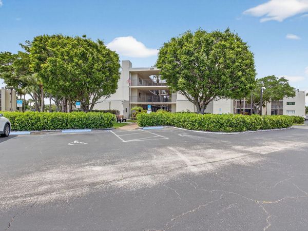5100 Las Verdes Circle, Unit 215, Delray Beach, FL 33484