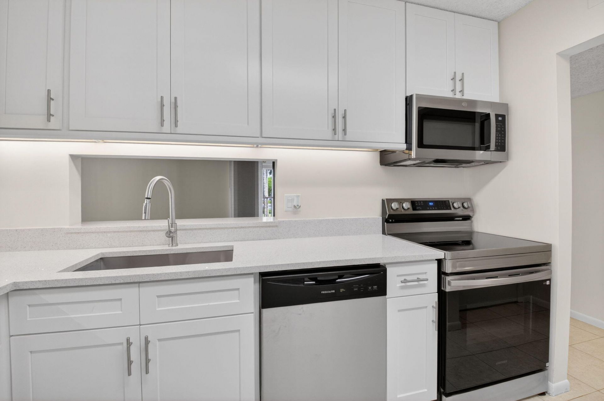 5100 Las Verdes Circle, Unit 215, Delray Beach, FL 33484 Photo