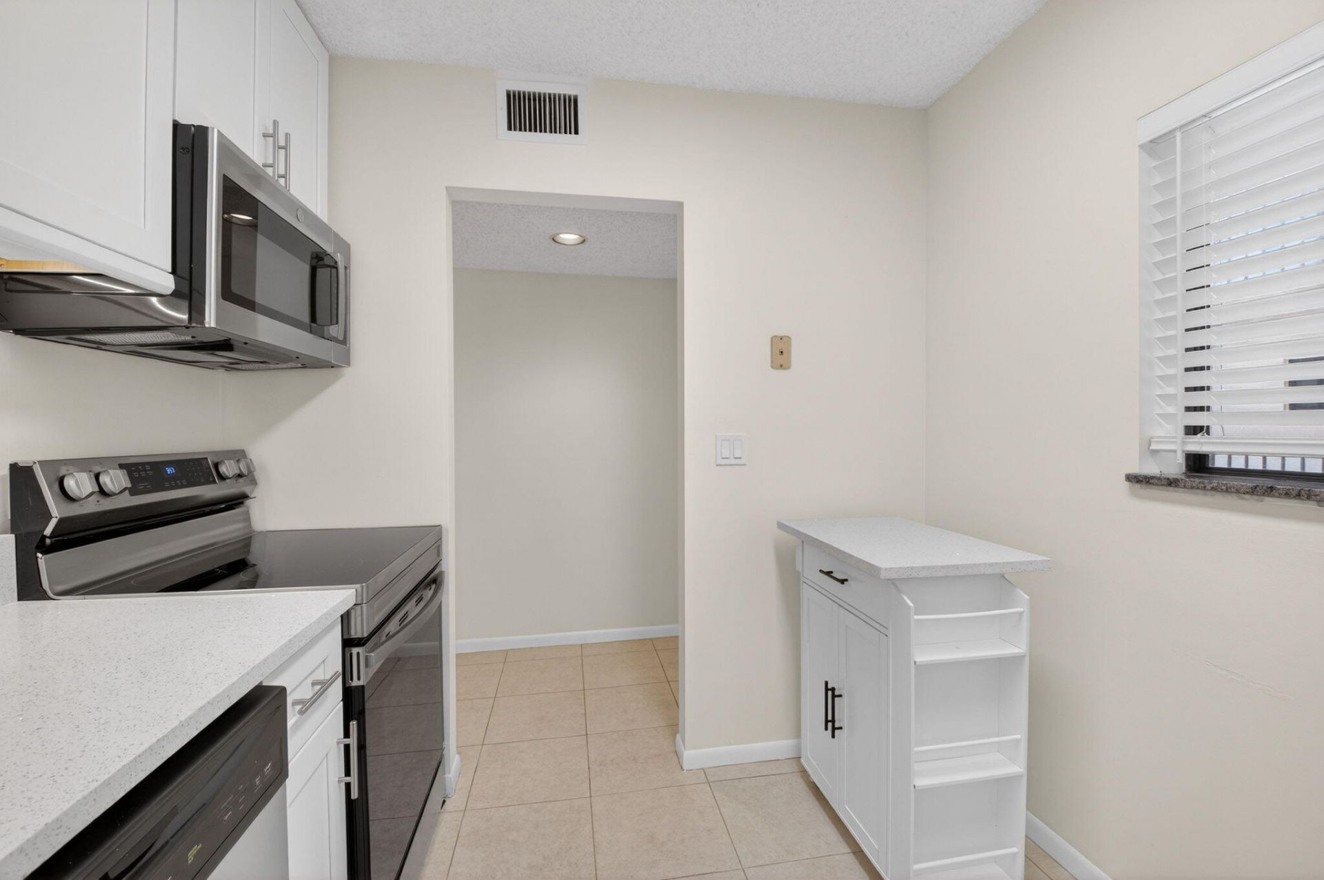 5100 Las Verdes Circle, Unit 215, Delray Beach, FL 33484 Photo