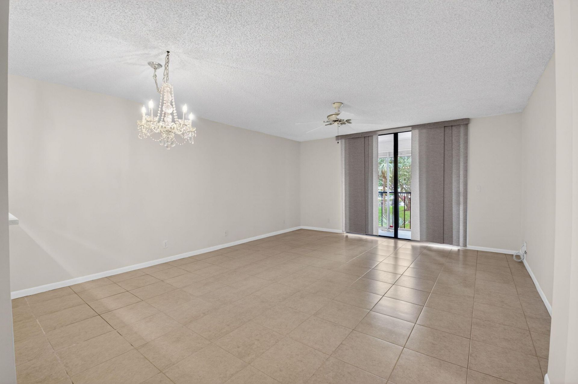 5100 Las Verdes Circle, Unit 215, Delray Beach, FL 33484 Photo