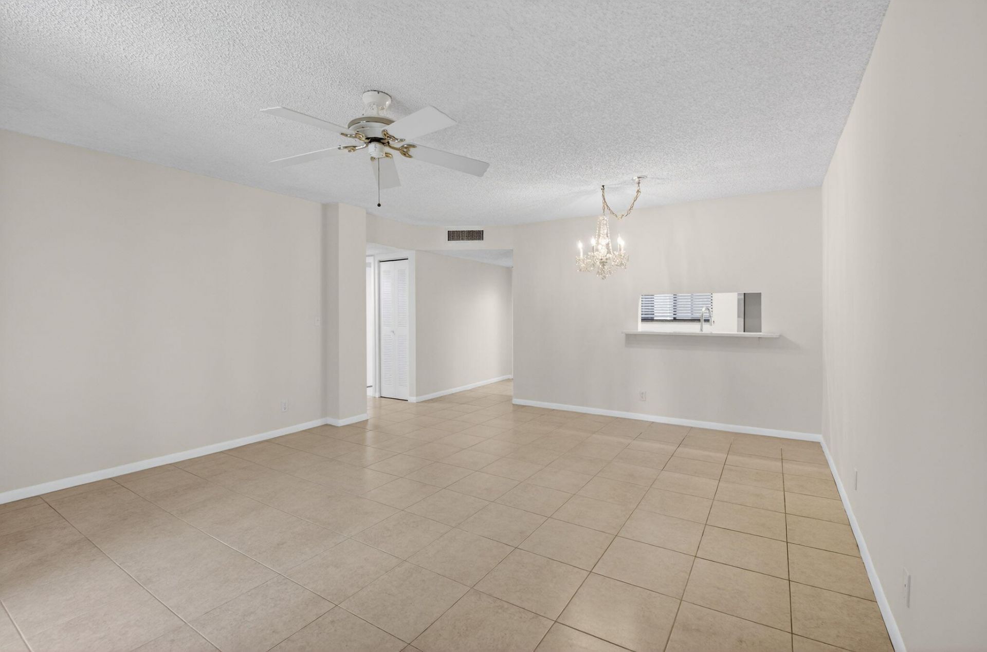 5100 Las Verdes Circle, Unit 215, Delray Beach, FL 33484 Photo