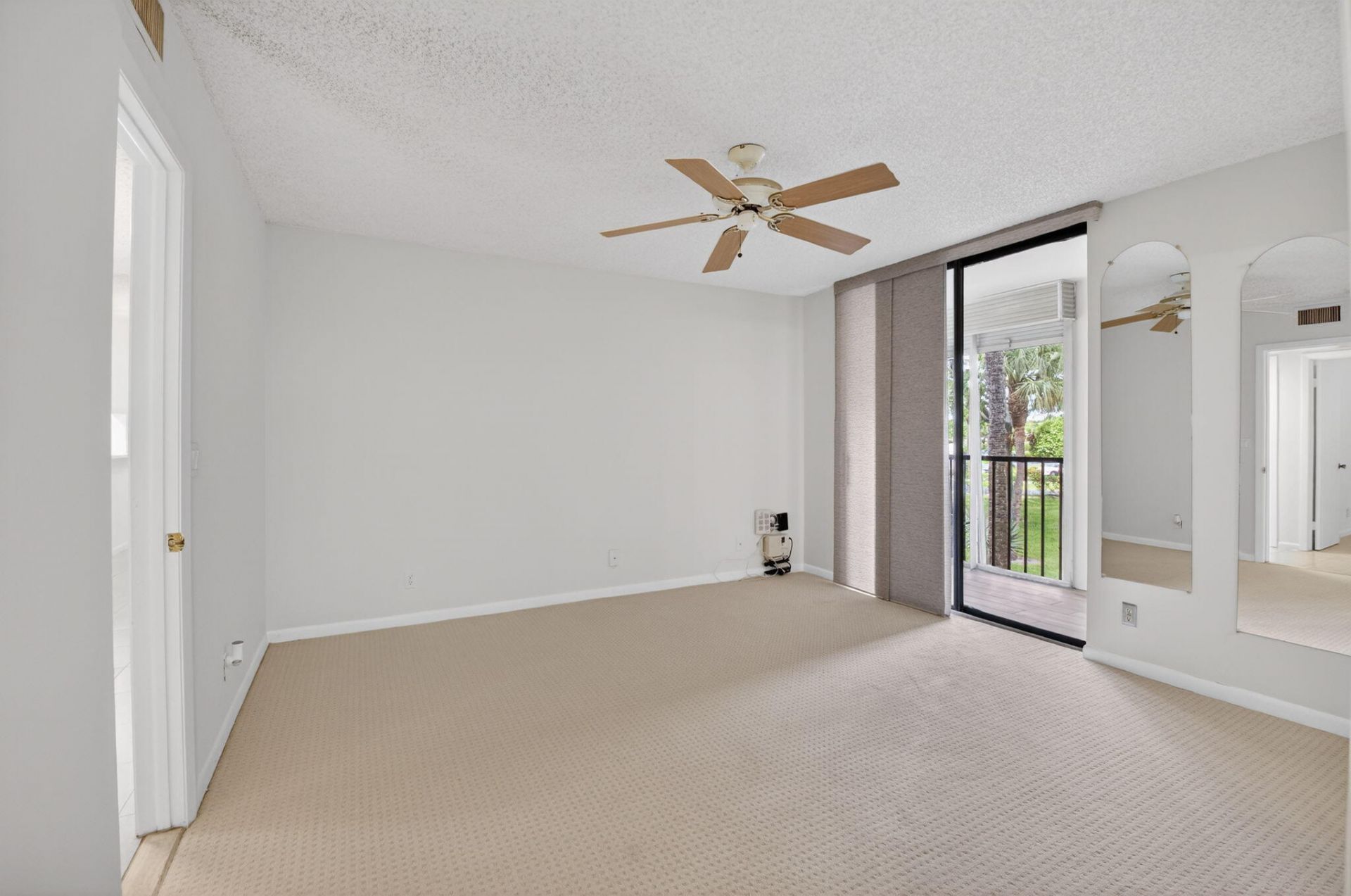 5100 Las Verdes Circle, Unit 215, Delray Beach, FL 33484 Photo