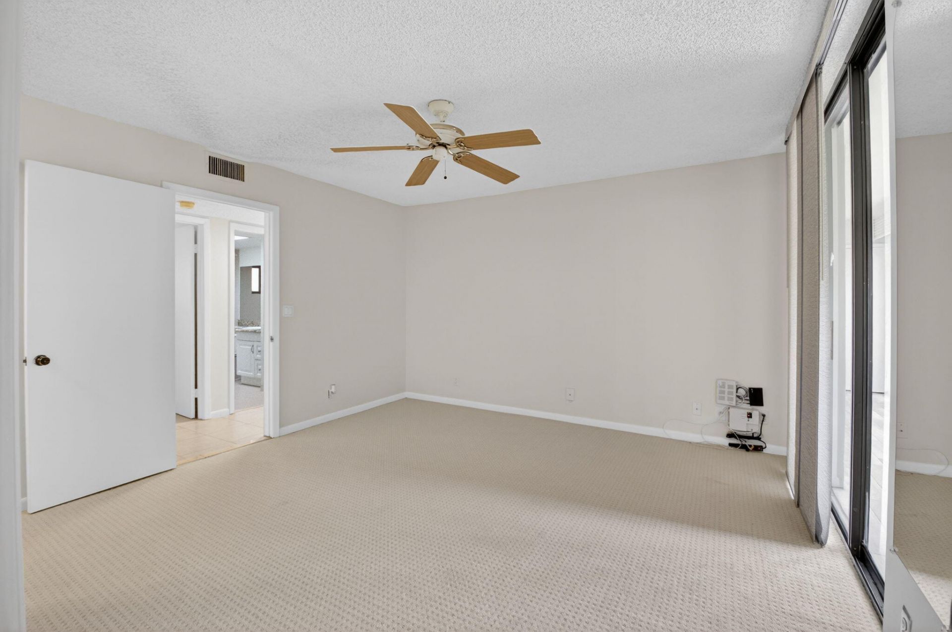 5100 Las Verdes Circle, Unit 215, Delray Beach, FL 33484 Photo