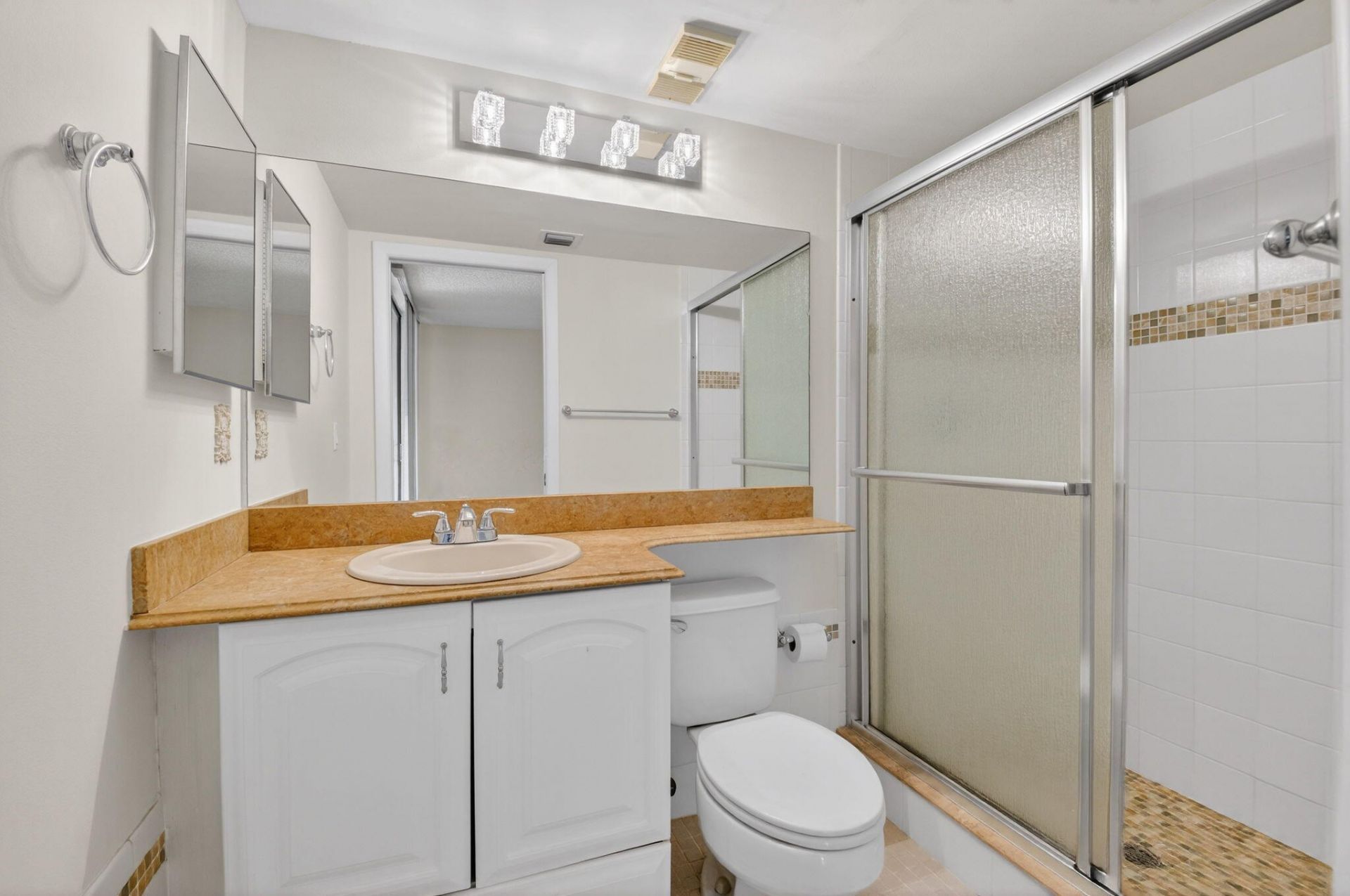 5100 Las Verdes Circle, Unit 215, Delray Beach, FL 33484 Photo