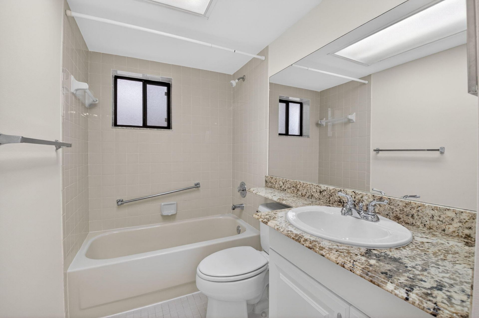 5100 Las Verdes Circle, Unit 215, Delray Beach, FL 33484 Photo