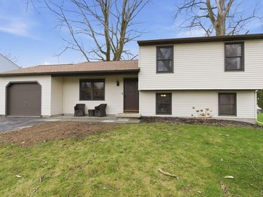 8442 Transit Lane, Baldwinsville, NY 13027