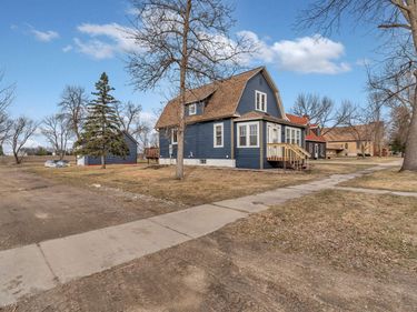 201 Dakota Avenue NE, Pennock, MN 56279
