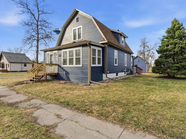 201 Dakota Avenue NE, Pennock, MN 56279