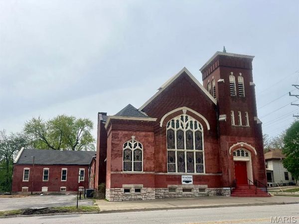 720 Henry Street , Alton, IL 62002