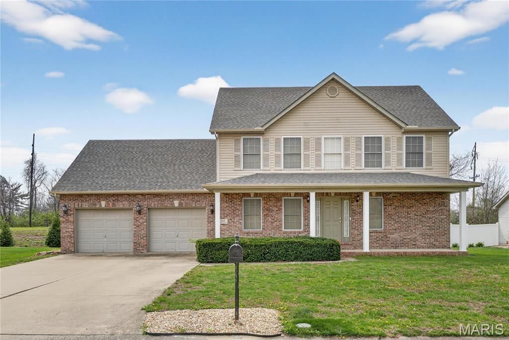 257 Emerald Way, Pontoon Beach, IL 62040 Main Photo