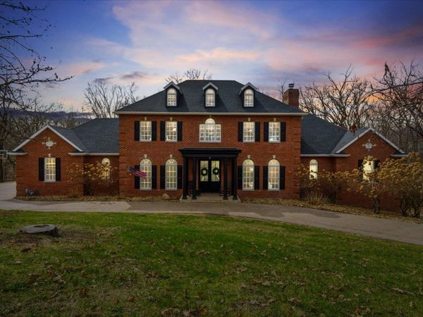 77 Roosevelt Drive, East Dubuque, IL 61025