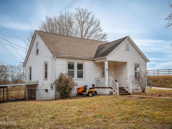 304 S Young St, Sparta, TN 38583