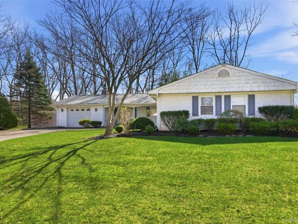 11 Shadetree Lane, Stony Brook, NY 11790