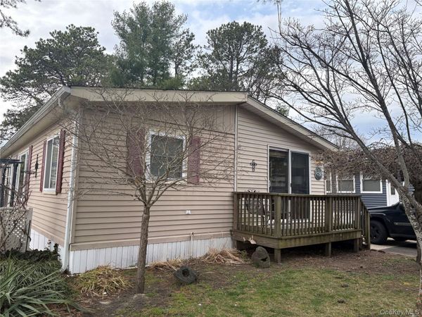 525/159 Riverleigh Avenue, Unit 159, Riverhead, NY 11901