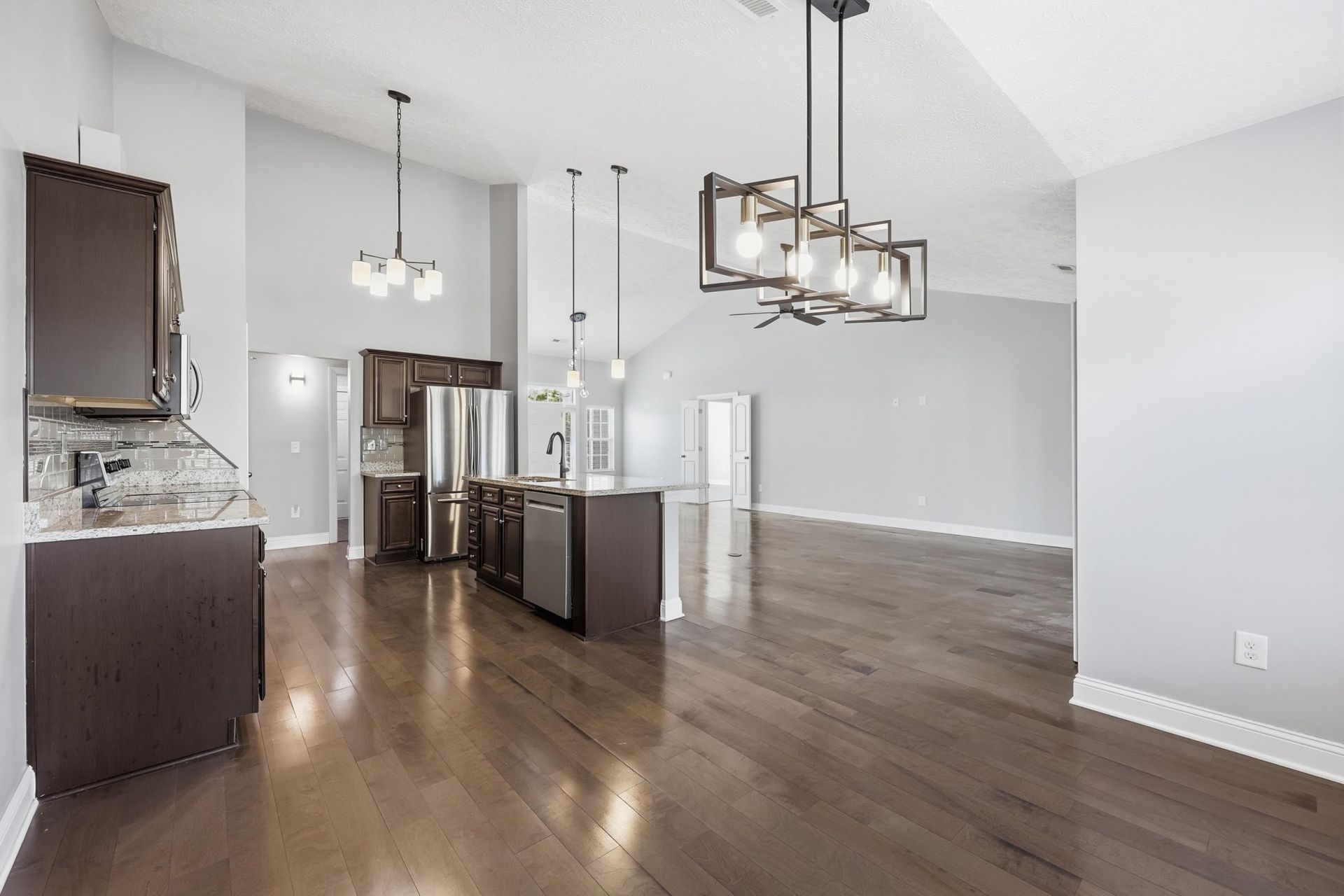 285 Camrose Way  Photo 11