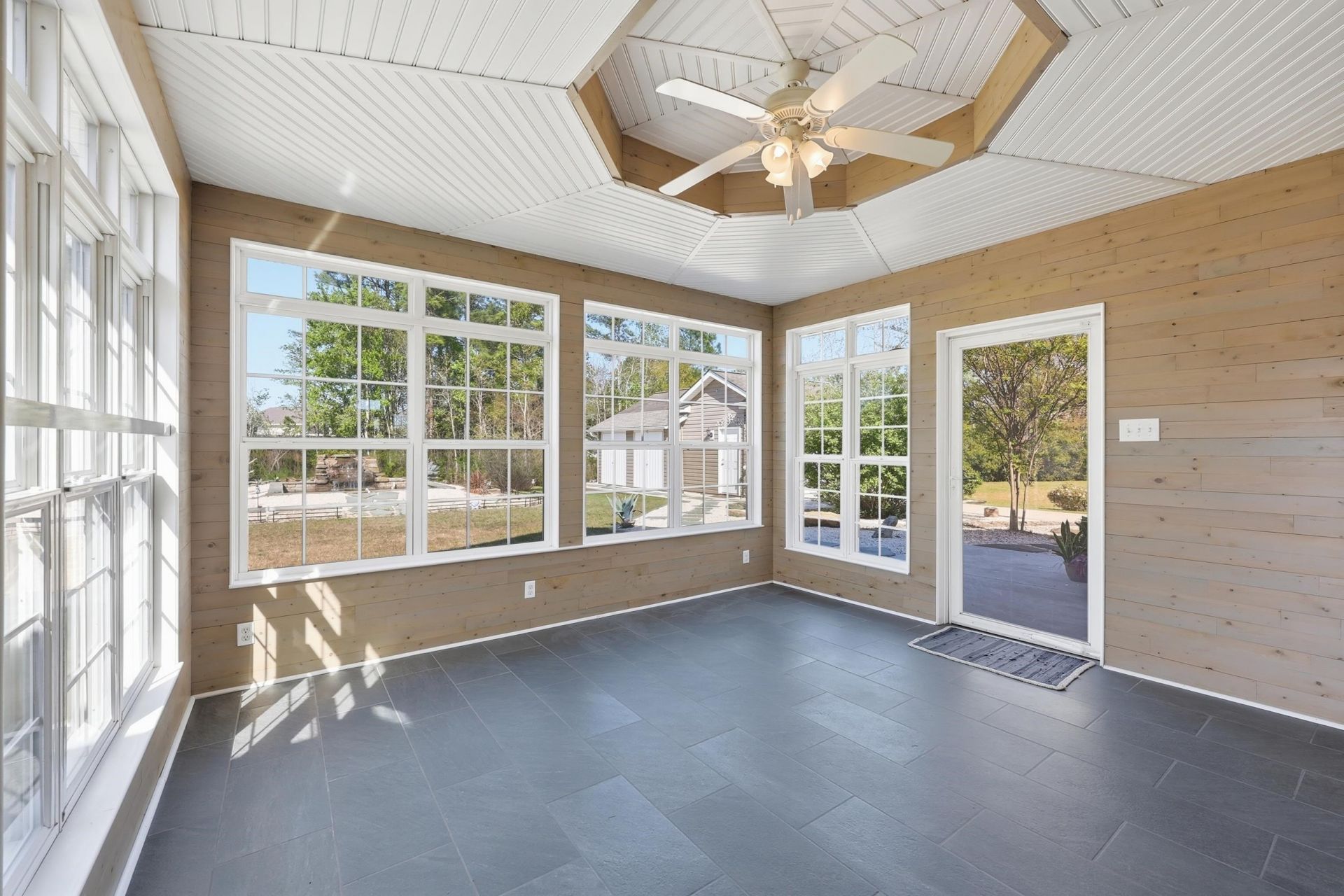 285 Camrose Way  Photo 12