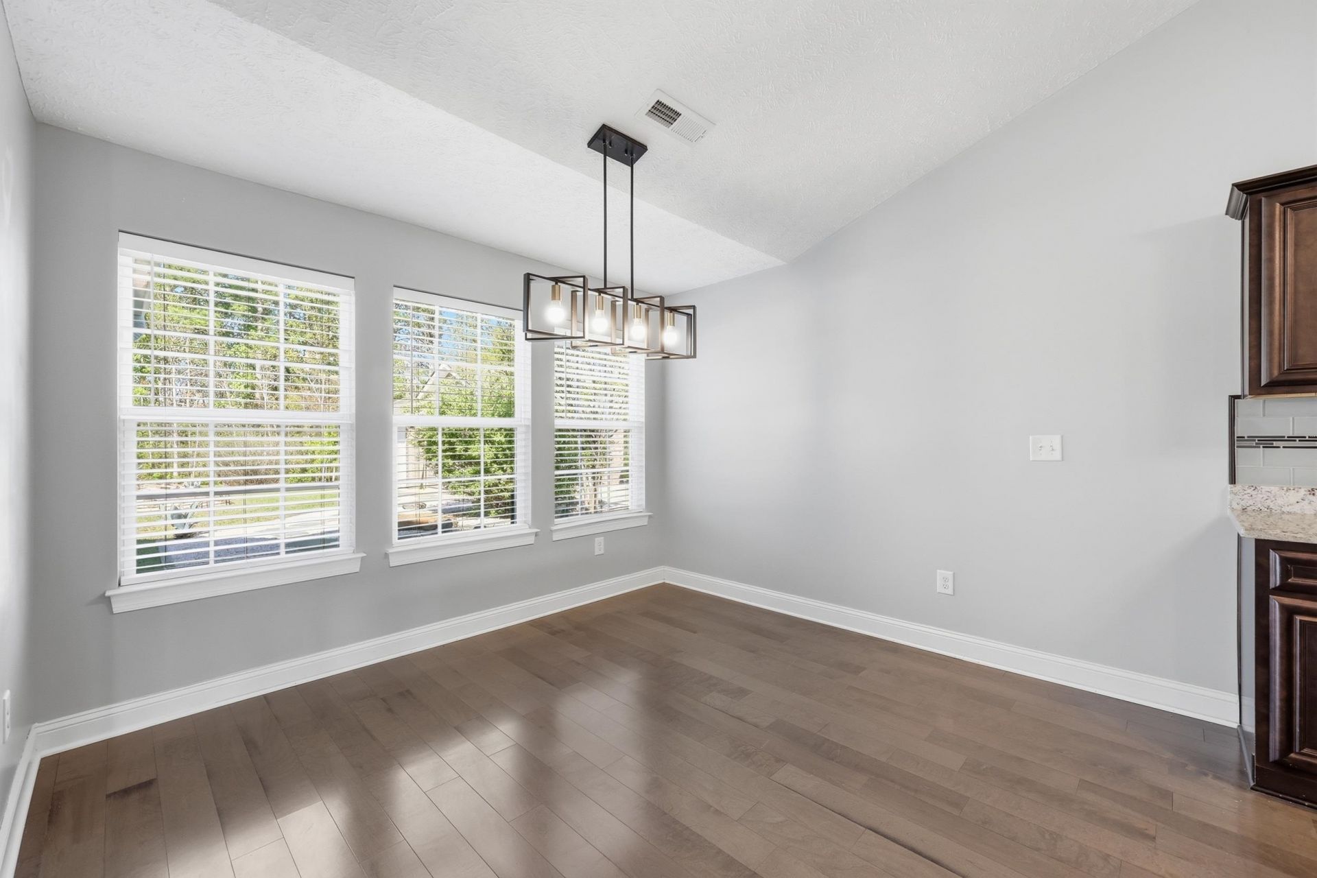 285 Camrose Way  Photo 13