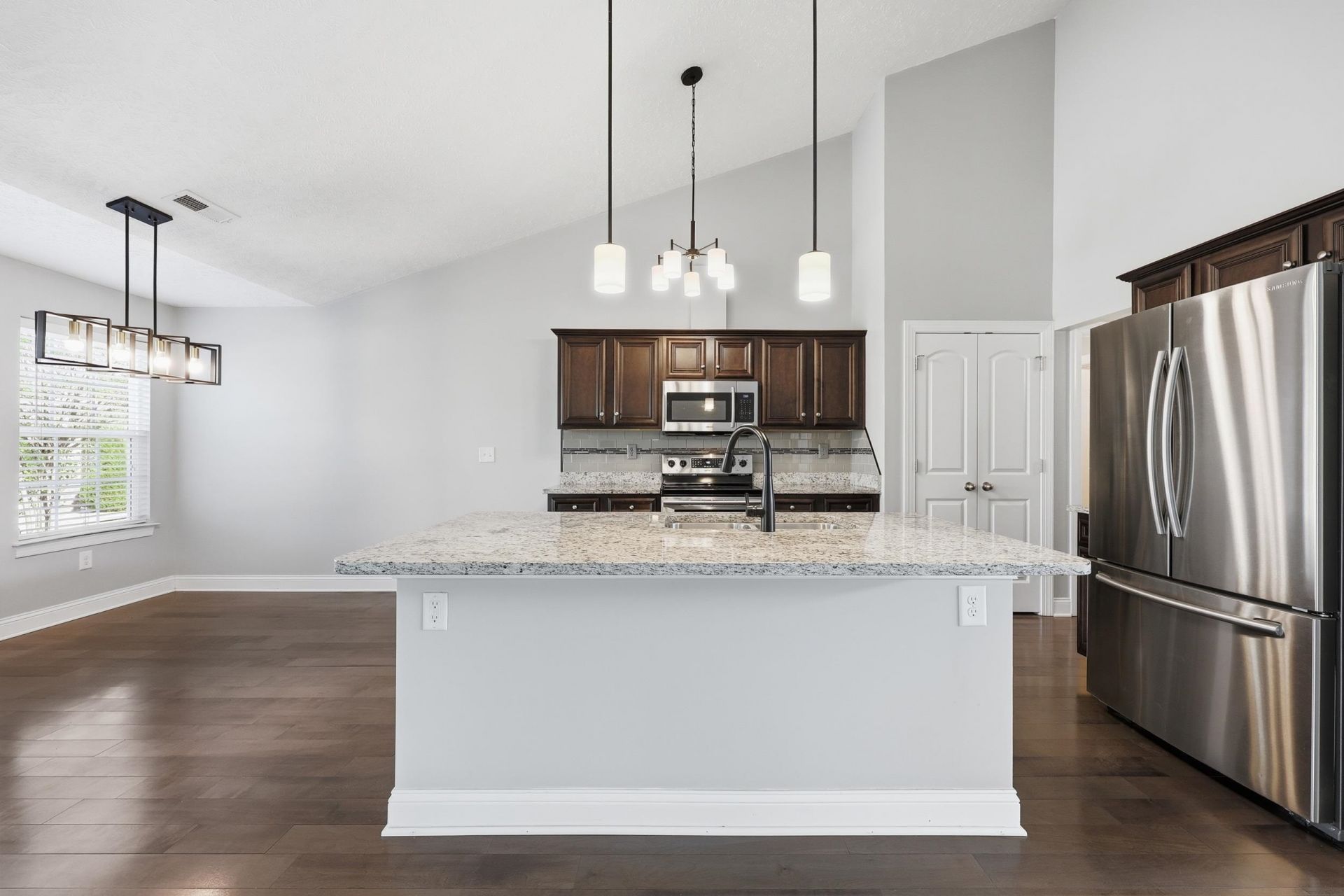 285 Camrose Way  Photo 14