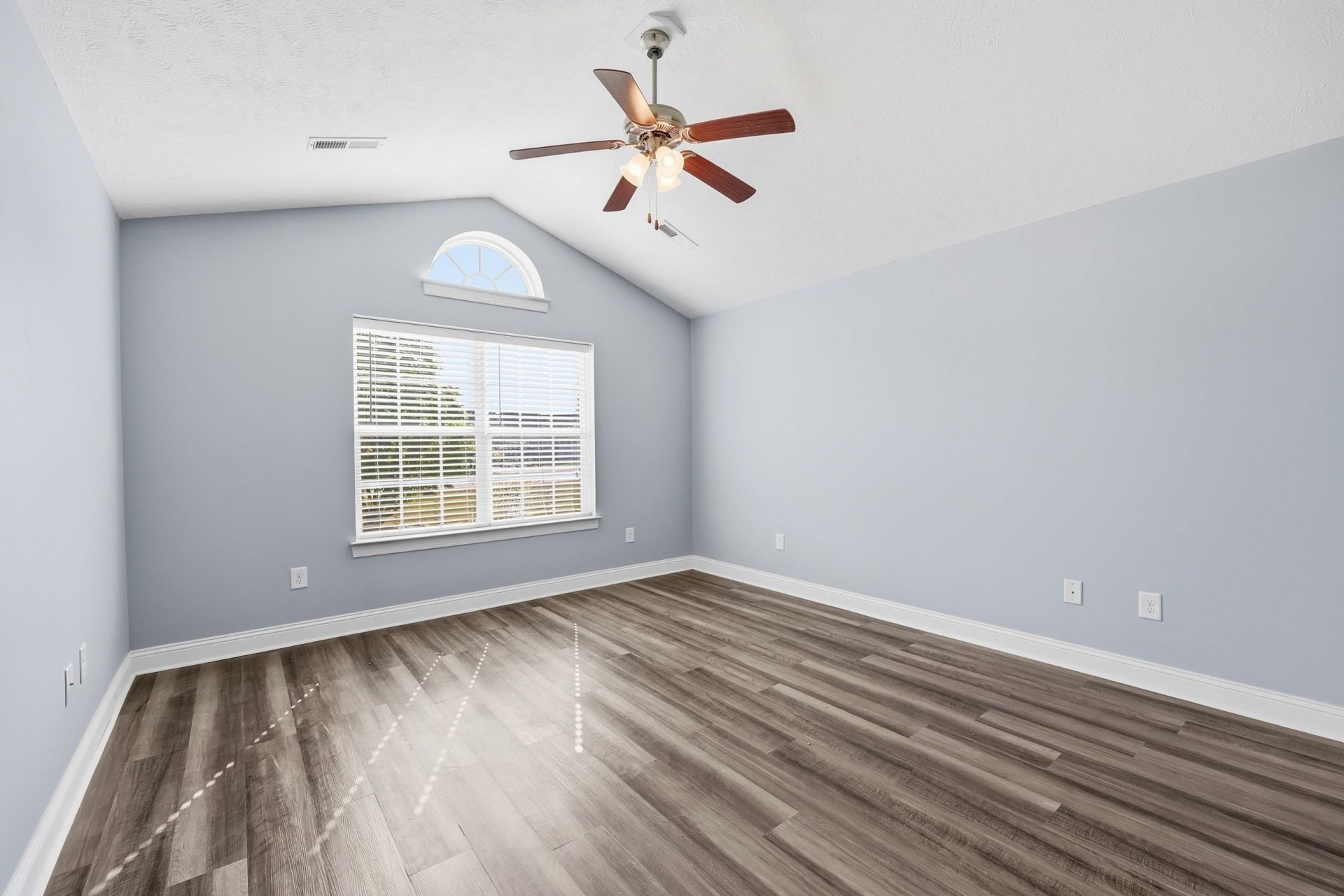 285 Camrose Way  Photo 16