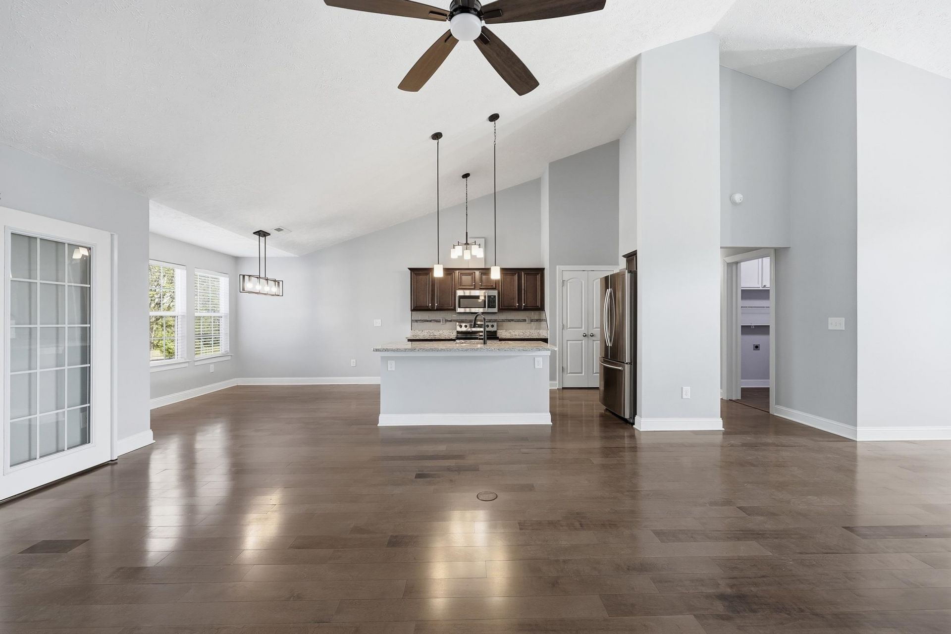 285 Camrose Way  Photo 4