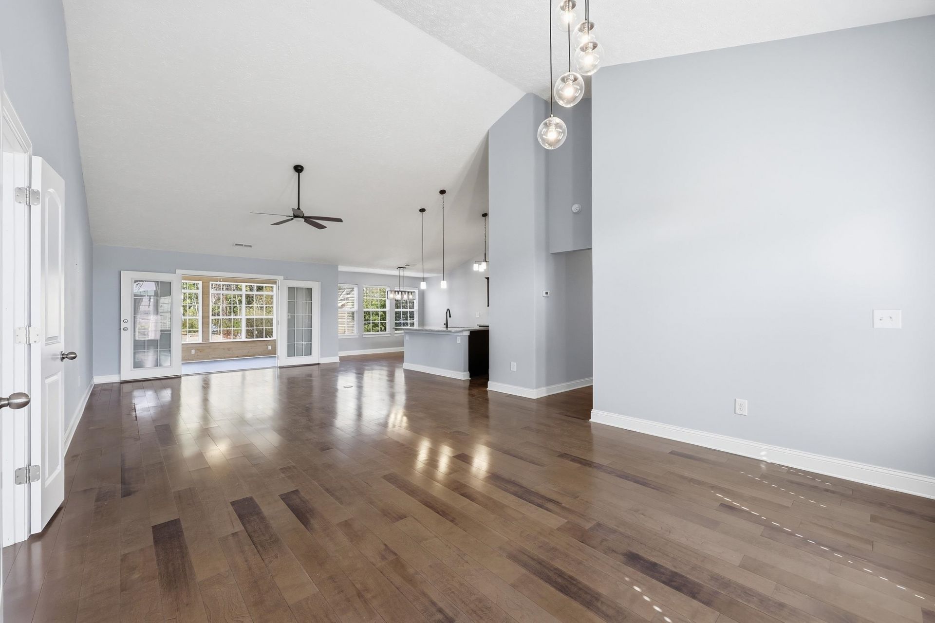 285 Camrose Way  Photo 5