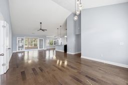 285 Camrose Way  photo 4