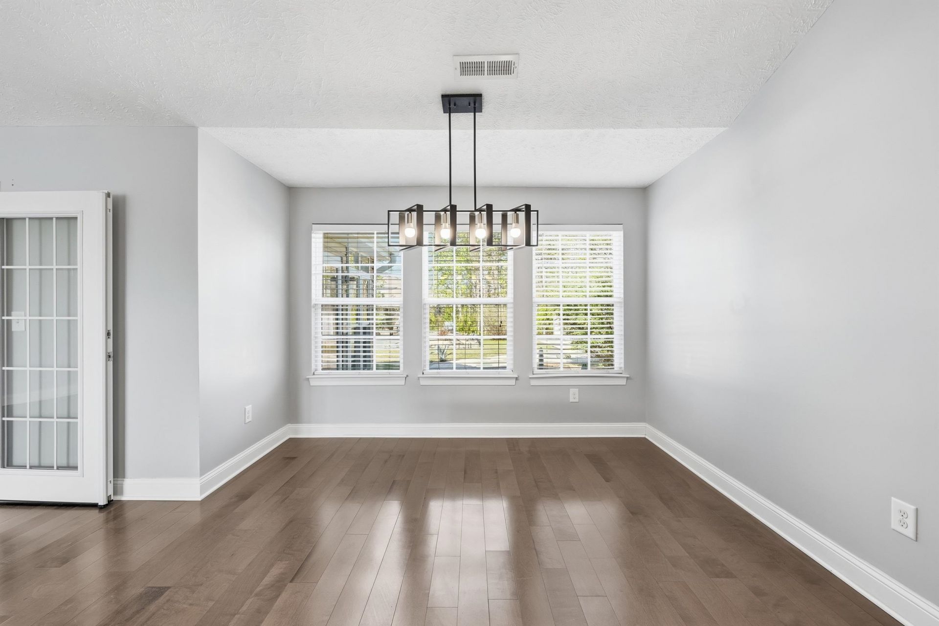 285 Camrose Way  Photo 6