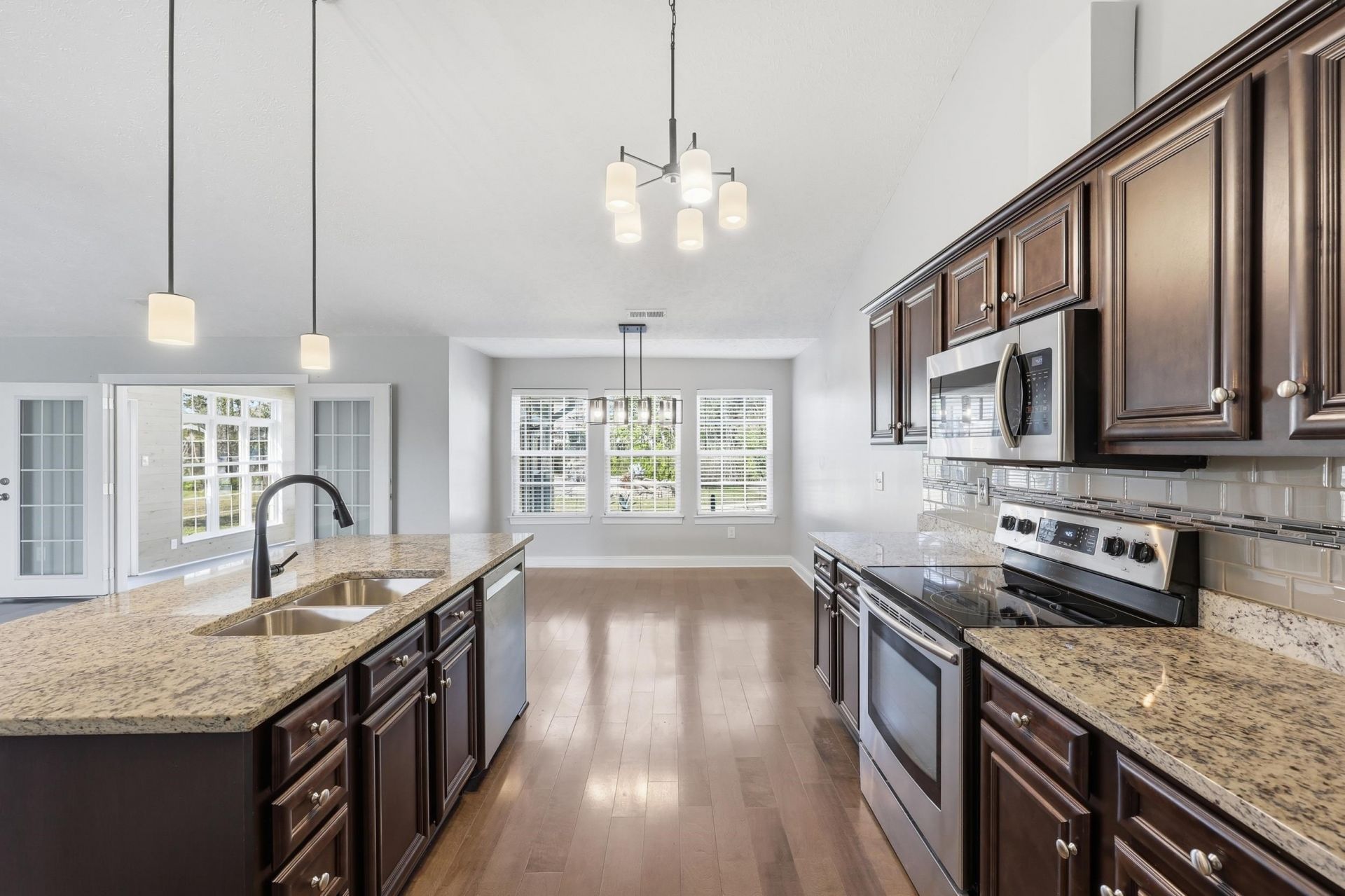 285 Camrose Way  Photo 8