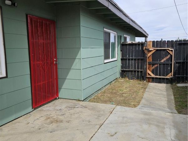 38833 9th E, Palmdale, CA 93550