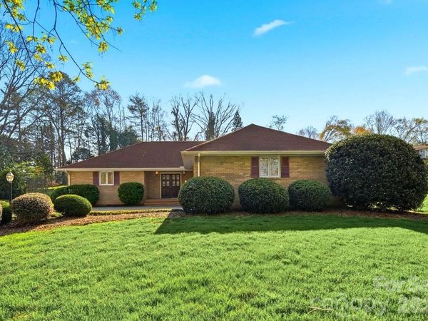 5523 Pine Lake Court, Hickory, NC 28601