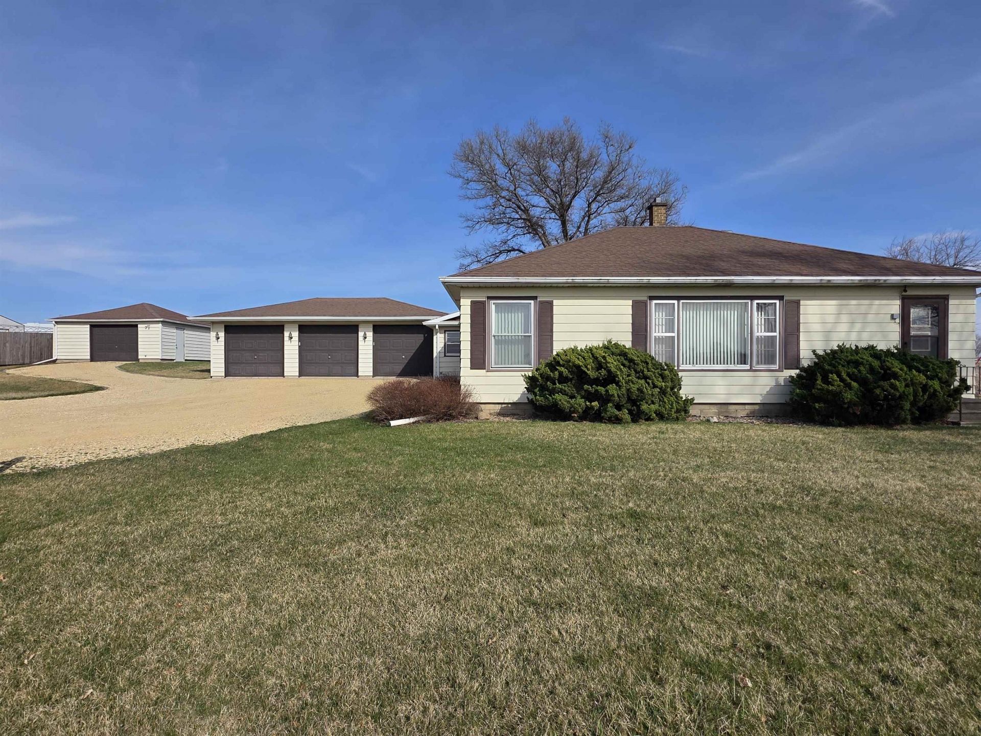 8124 Logan Avenue, Waterloo, IA 50703 Main Photo