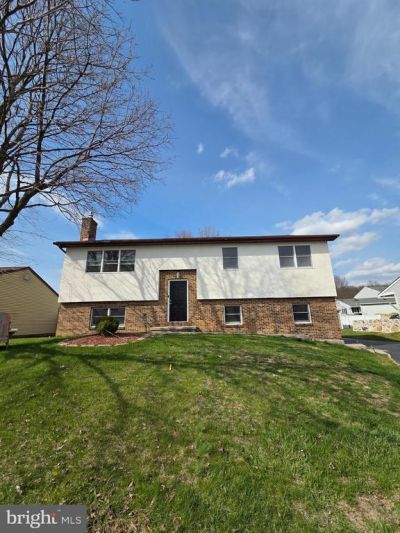 908 BLUE GATE LANE, SINKING SPRING, PA 19608