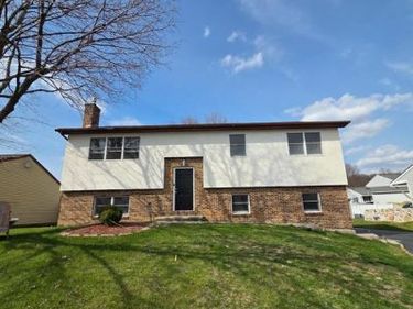 908 BLUE GATE LANE, SINKING SPRING, PA 19608