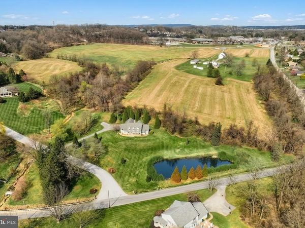 101 FAIRFAX DR., YORK, PA 17403