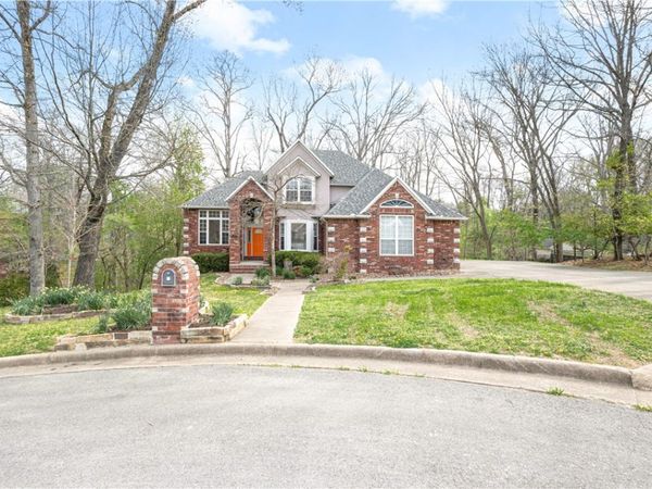 310 Laurinda Drive, Bentonville, AR 72712